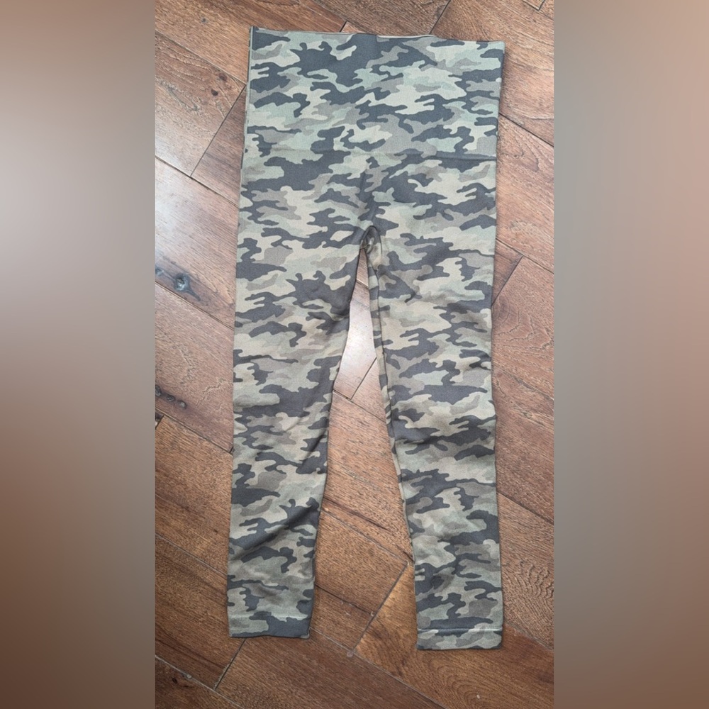SPANX Camo Crop Leggings M